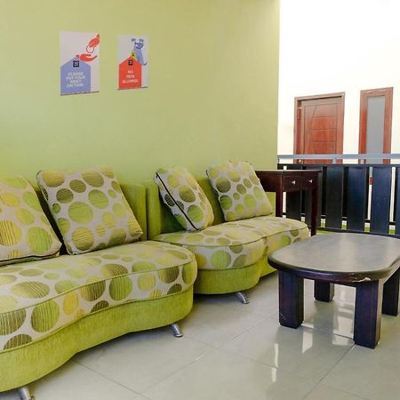 Zulfina Homestay Syariah Mitra Reddoorz Banyuwangi  Ngoại thất bức ảnh