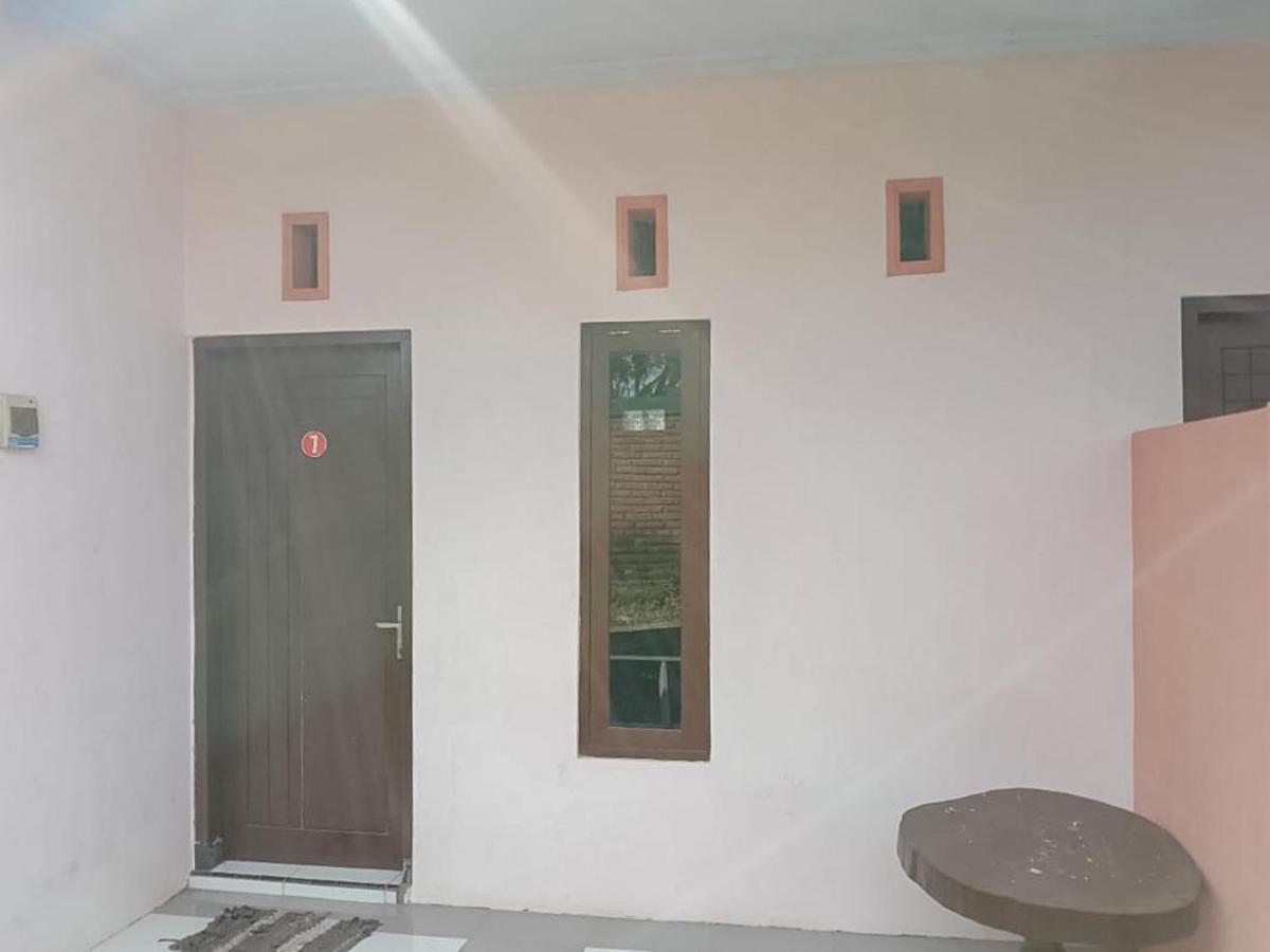 Zulfina Homestay Syariah Mitra Reddoorz Banyuwangi  Ngoại thất bức ảnh