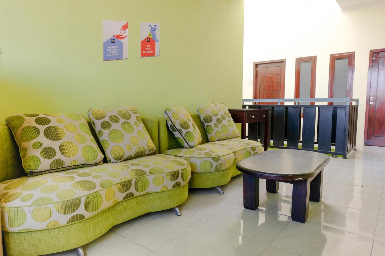 Zulfina Homestay Syariah Mitra Reddoorz Banyuwangi  Ngoại thất bức ảnh