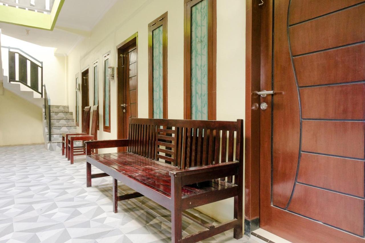 Zulfina Homestay Syariah Mitra Reddoorz Banyuwangi  Ngoại thất bức ảnh