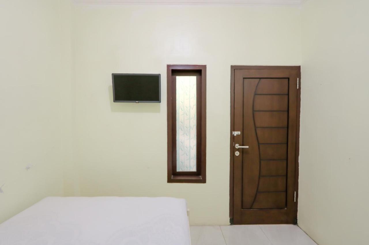 Zulfina Homestay Syariah Mitra Reddoorz Banyuwangi  Ngoại thất bức ảnh