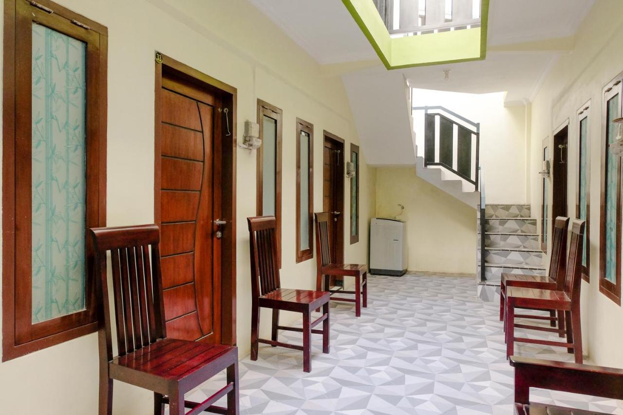 Zulfina Homestay Syariah Mitra Reddoorz Banyuwangi  Ngoại thất bức ảnh