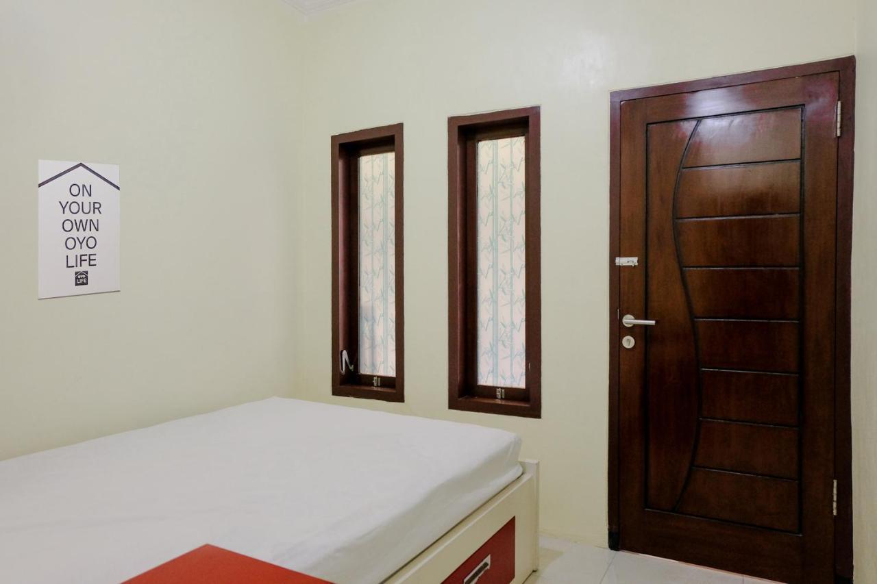 Zulfina Homestay Syariah Mitra Reddoorz Banyuwangi  Ngoại thất bức ảnh