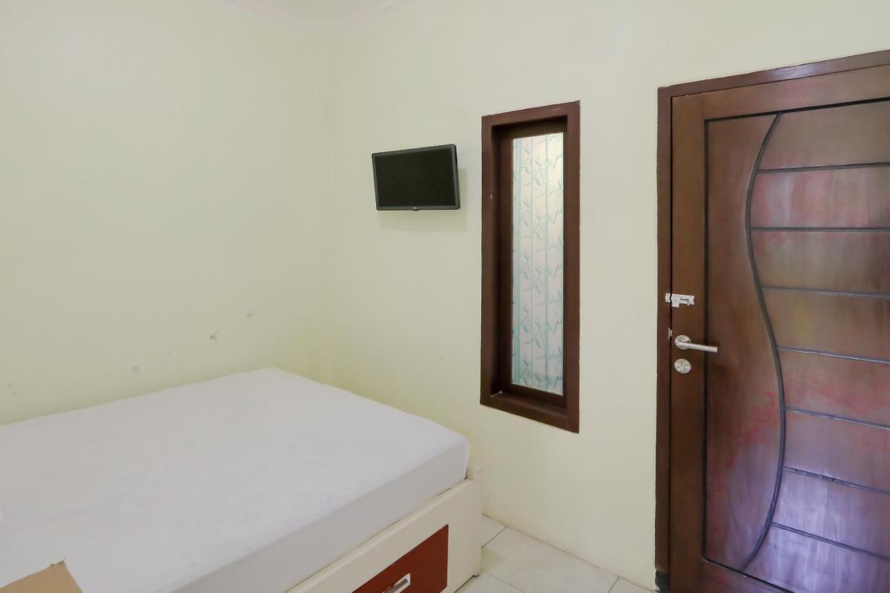 Zulfina Homestay Syariah Mitra Reddoorz Banyuwangi  Ngoại thất bức ảnh